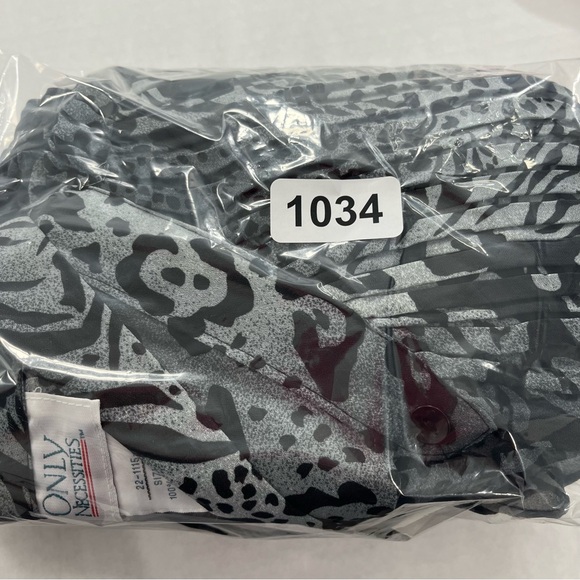 Women’s animal print button down blouse EUC - Picture 11 of 11